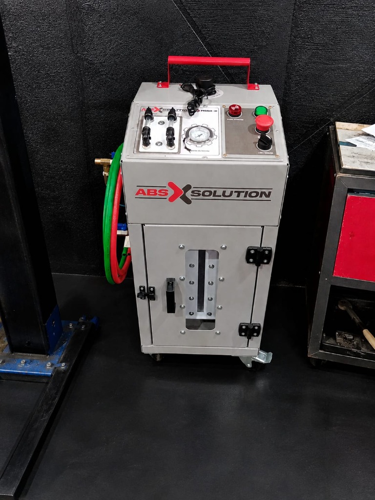 Equipamento ABS Solution para troca de óleo do câmbio automático na Romaverissimo em Cotia